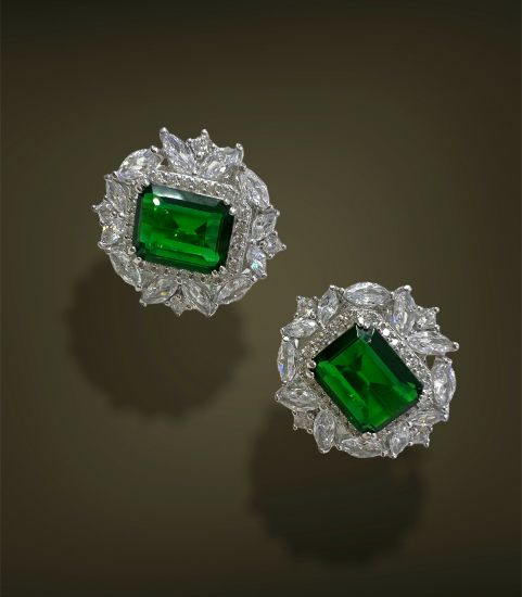 Zümrüt Taşlı Küpe 