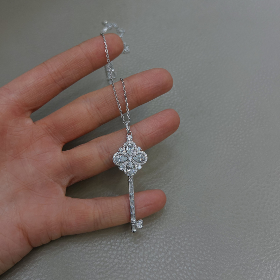 Lock G color Diamond Kolye