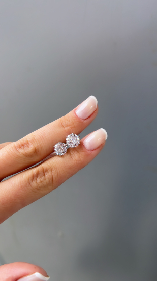 6 tırnak D color Tektaş Küpe