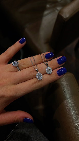 Oval D color Mozanit Tektaş Kolye