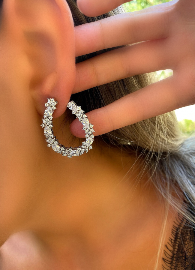 Beyaz Taşlı İthal Küpe 