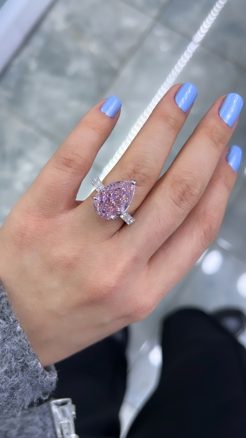 Kuvars pembe yüzük