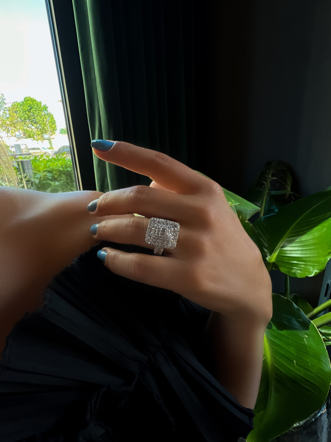 Elegant Diamond Baguette Yüzük